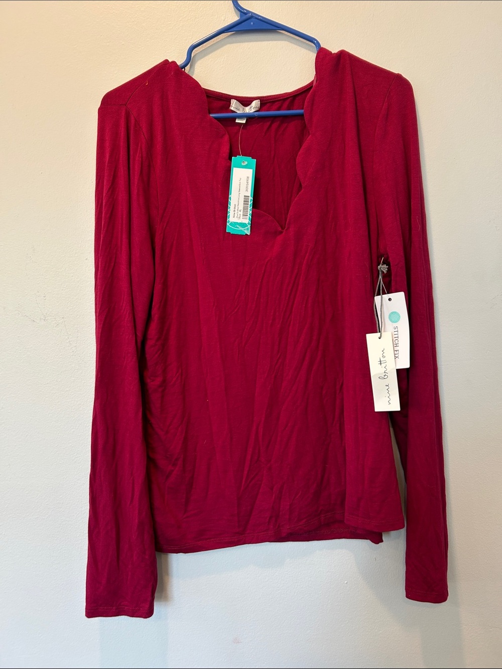 nine britton Scalloped V-Neck Long Sleeve Top - Red